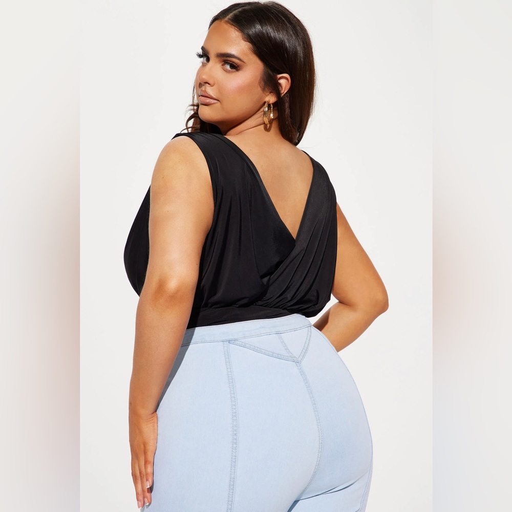 Brand New Fashion Nova Cherynn plunge neck bodysuit! - Picture 2 of 8